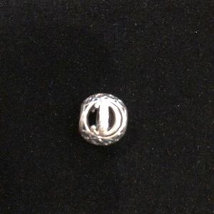Pandora charm (D)